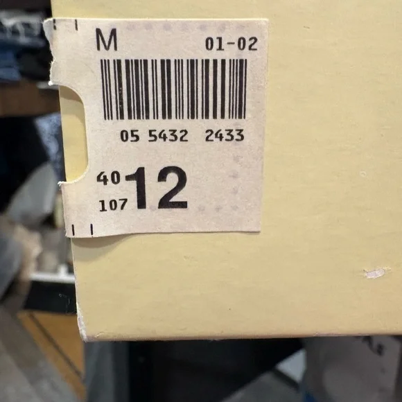 Dexter Tan and Red Shoe Box - Picture 9 of 9